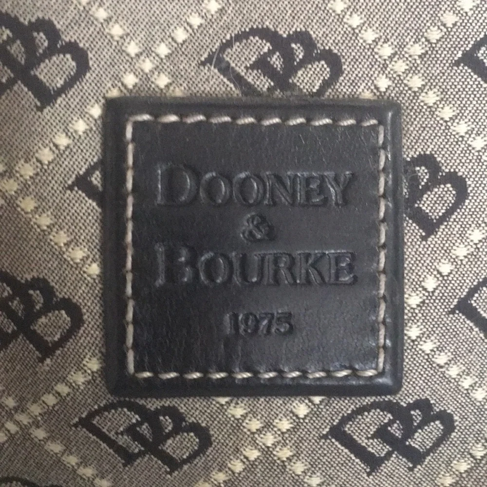 🔥Dooney & Bourke East West Cream/White Canvas
